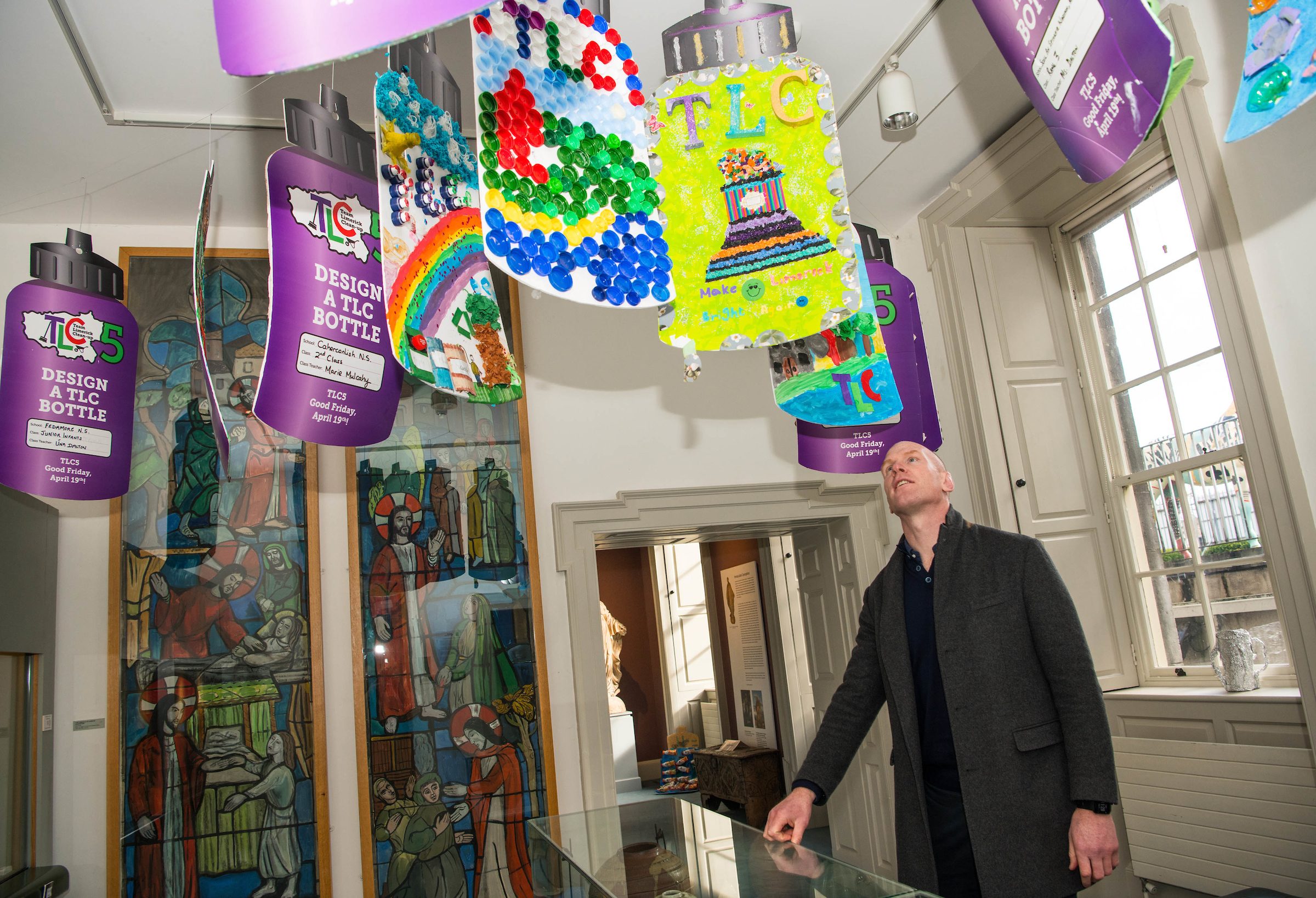 07/03/2019TLC ambassador Paul O'Connell pictured today at the 'Design a TLC Bottle' prizegiving at the Hunt Museum, Limerick. Over 50 primary schools across the county entered ahead of Team Limerick Clean-Up 5, which will see thousands of volunteers take to the streets of Limerick city and county for Europe's largest one-day clean up. Sponsored by the JP McManus Benevolent Fund, the event has seen over 360 tonnes of litter gathered from the streets since inception in 2015. Over 14,000 volunteers have already signed up for the 2019 event, taking place on Good Friday, 19th April. Photo by Diarmuid Greene