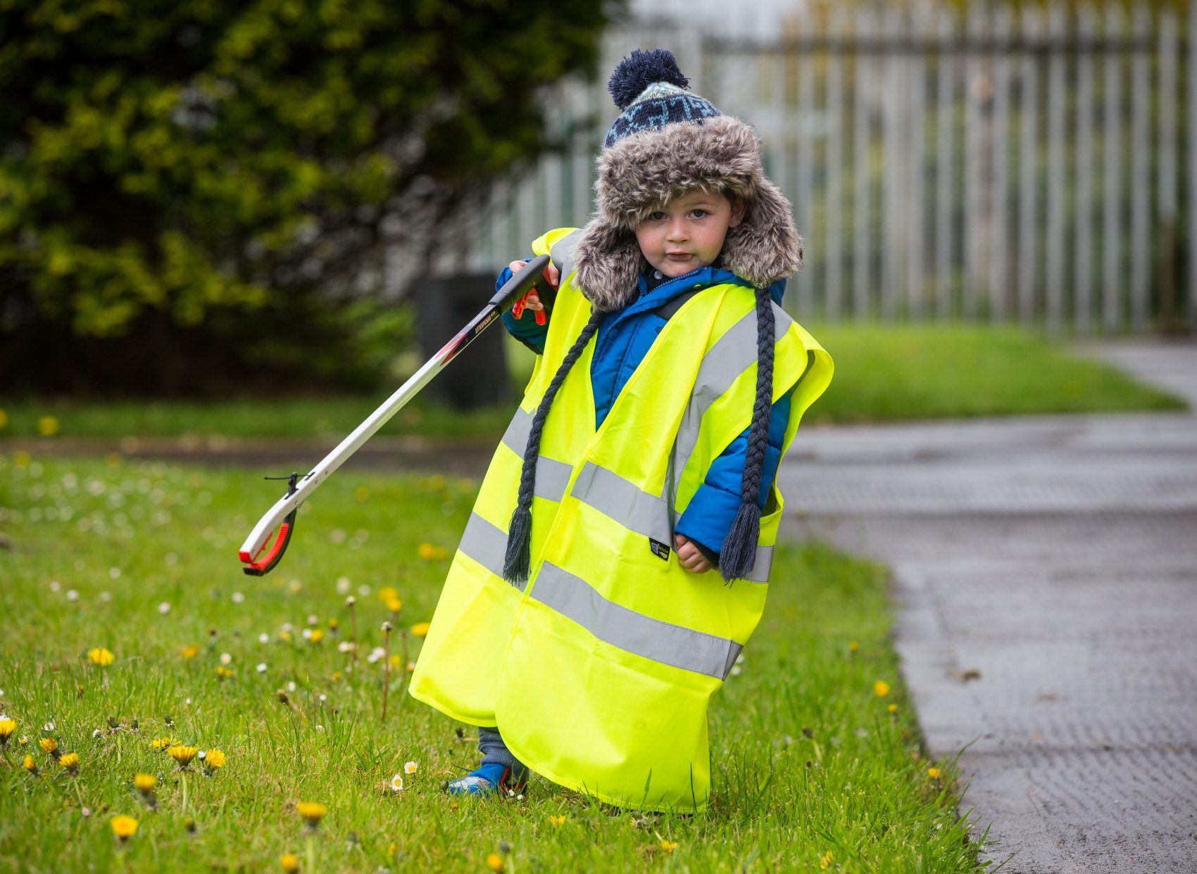 14.04.2017. REPRO FREE

Europe’s biggest ever one-day clean-up took place in Limerick today, Friday 14 April. Over 16,500 people took to the streets of Limerick city and county to take part in the occasion.

Pictured taking part in the Team Limerick Clean-Up at Moyross was 2 year old Cathal McMahon.

Picture: Cathal Noonan/Alan Place Photography.